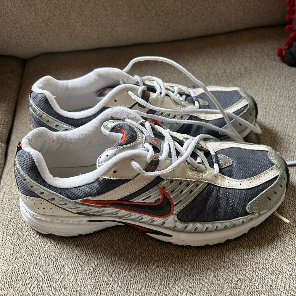 Y2K Nike Dart White & Gray & Silver Sneakers Mens 11.5 Running Shoes Looks Good!